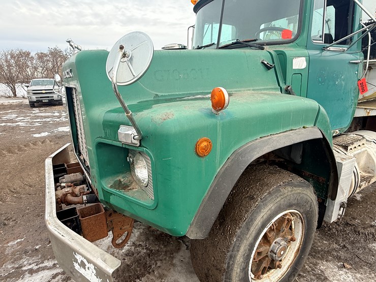 1999-mack-dm690-image-9