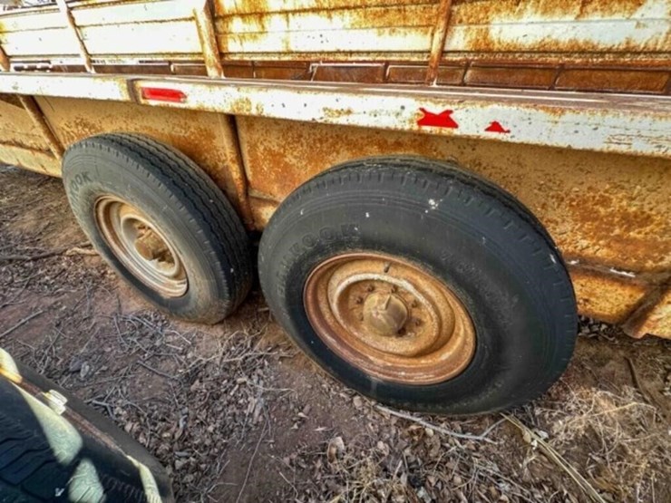 gooseneck-livestock-trailer-image-11