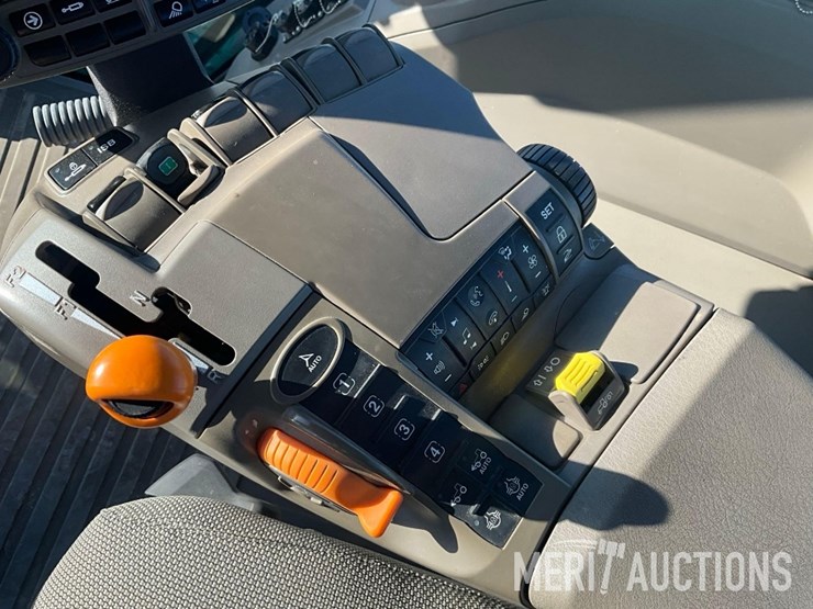 2023-john-deere-8r-310-image-37