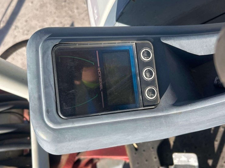 2014-takeuchi-tb260-image-11