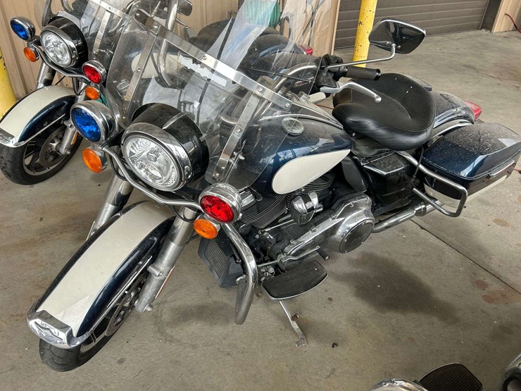 2022-harley-davidson-road-king-police-motorcycle-image-1