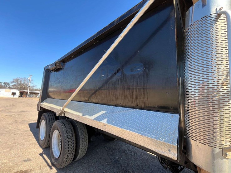 2004-mack-cv713-tandem-dump-truck-(481,756-miles)-image-24