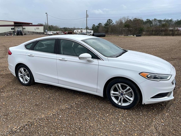 2018-ford-fusion-4-door-sedan-(166,897-miles)-image-4