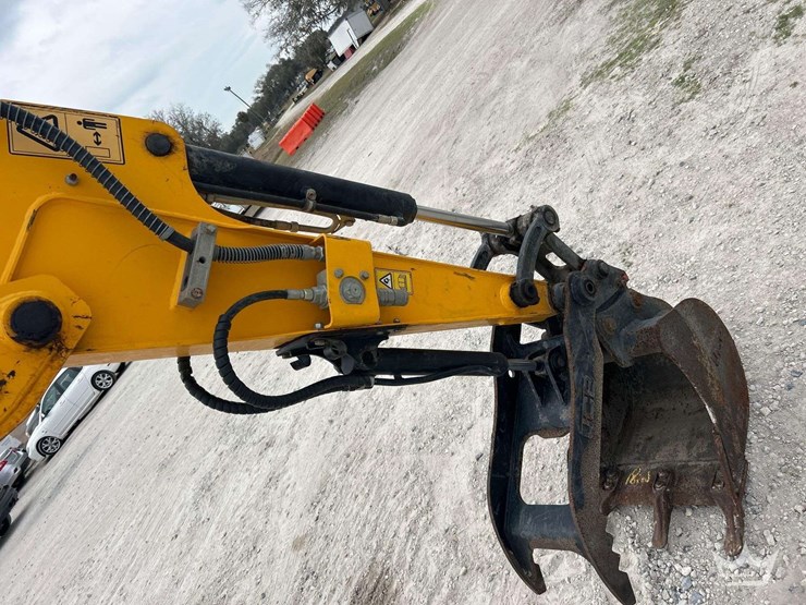 2021-jcb-35z-1-image-20