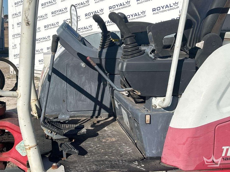 2014-takeuchi-tb260-image-10