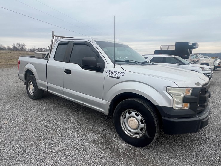 2015-ford-f150-xl-image-2