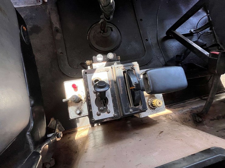 2004-mack-cv713-tandem-dump-truck-(481,756-miles)-image-15