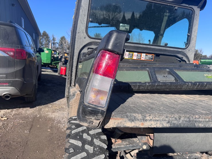 #4085-•-john-deere-xuv835-image-8