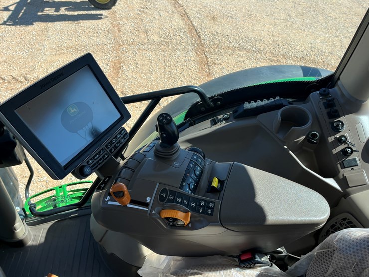 2015-john-deere-6145r-image-23