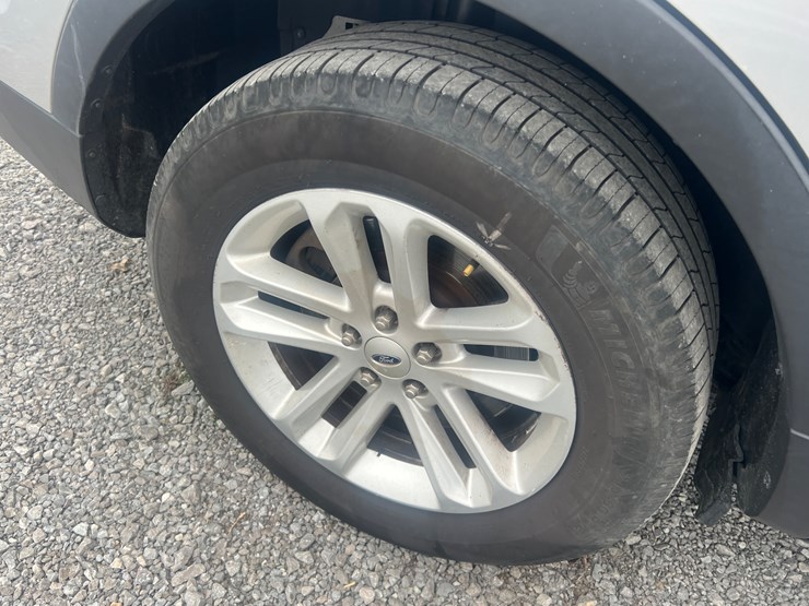 2016-ford-explorer-xlt-image-9