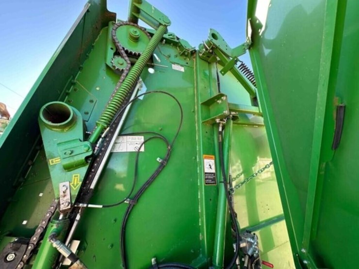 2020-john-deere-560m-image-19