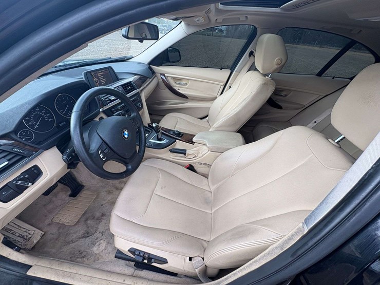 2014-bmw-320i-4-door-sedan-(84,380-miles)-image-10