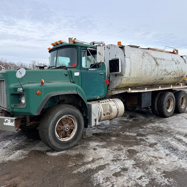 1999 MACK DM690