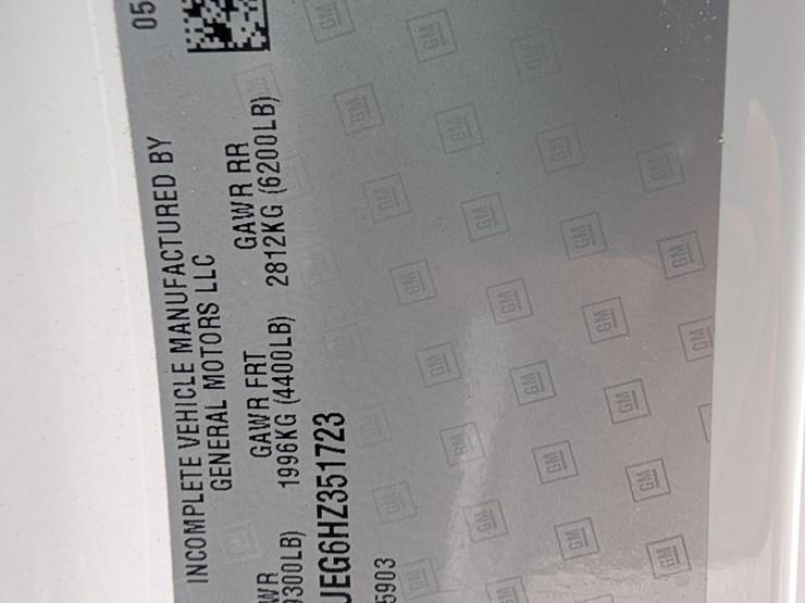 2017-chevrolet-1500-image-24