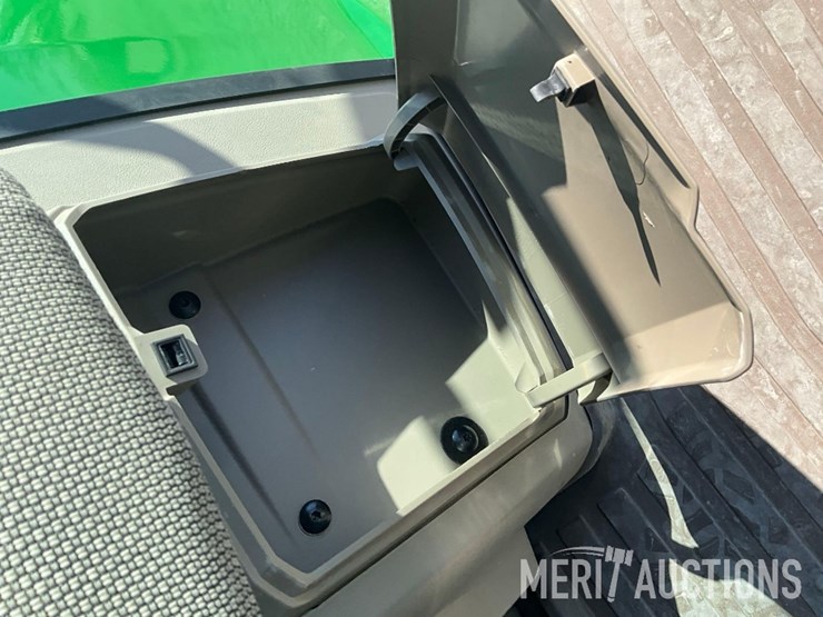 2023-john-deere-8r-340-image-44