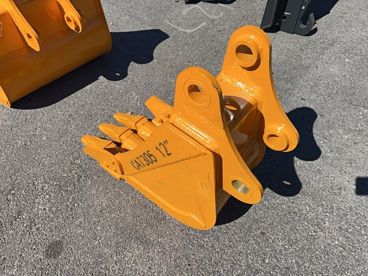 new-giyi-12in.-digging-bucket-excavator-bucket-image-2