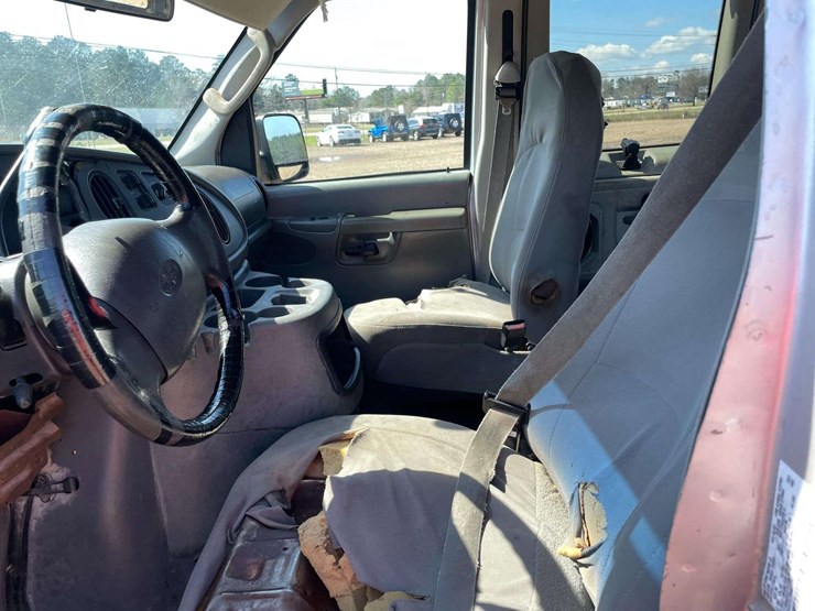 2005-ford-econoline-350xl-10-passenger-van-(80,129-miles)-image-10