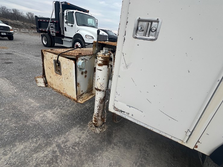 2000-ford-f650-image-17