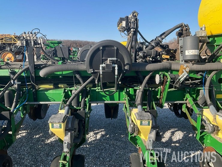 2009-john-deere-1770nt-image-18