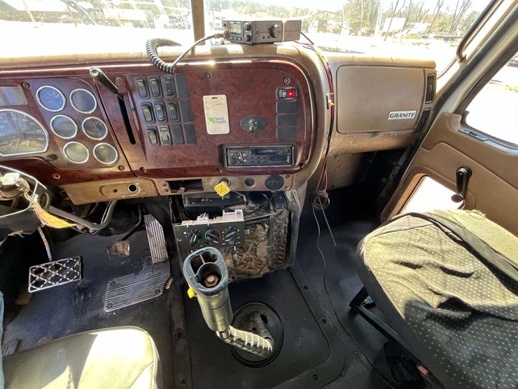 2004-mack-cv713-tandem-dump-truck-(481,756-miles)-image-16