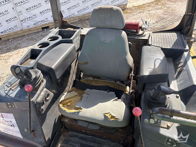 2014-deere-650k-lgp-image-23