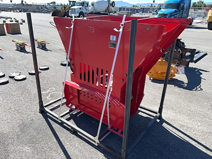 new-giyi-block-crusher-skid-steer-attachment-image-1