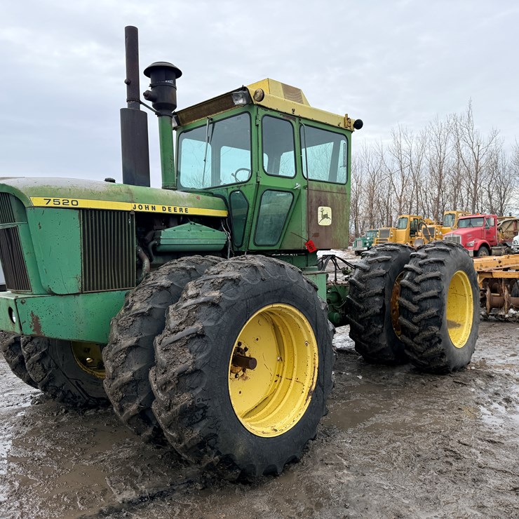 1973 JOHN DEERE 7520