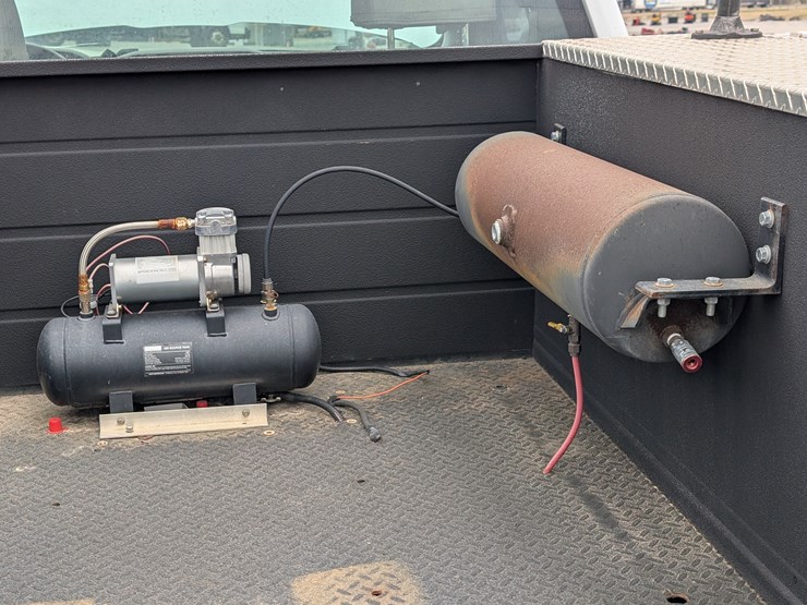 2017-chevrolet-1500-image-21