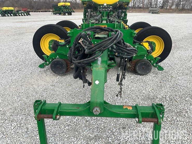 2019-john-deere-1775nt-image-9