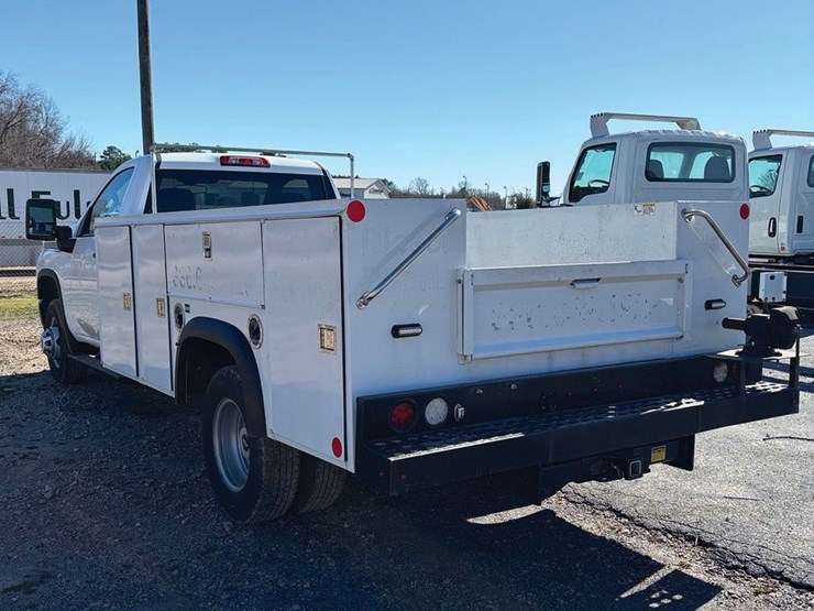 2022-chevrolet-silverado-3500hd-image-3