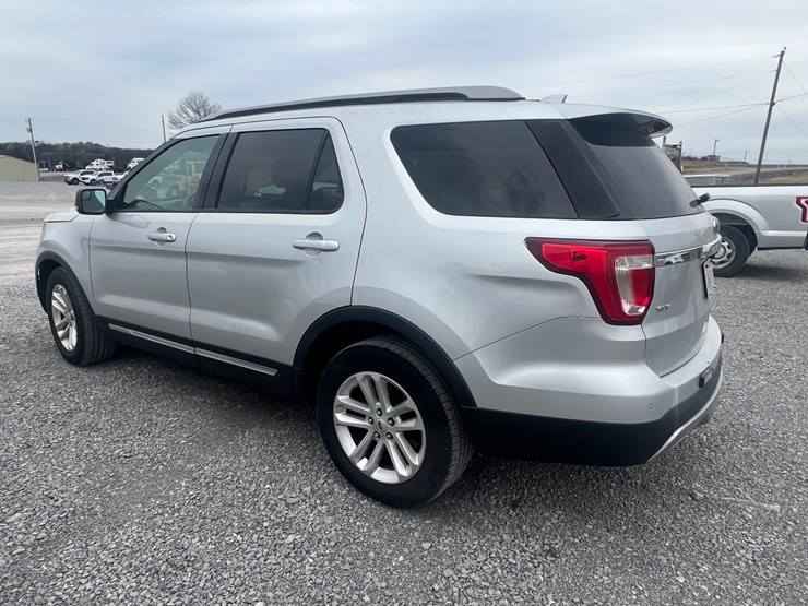2016-ford-explorer-xlt-image-4