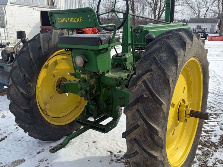 john-deere-b-image-3