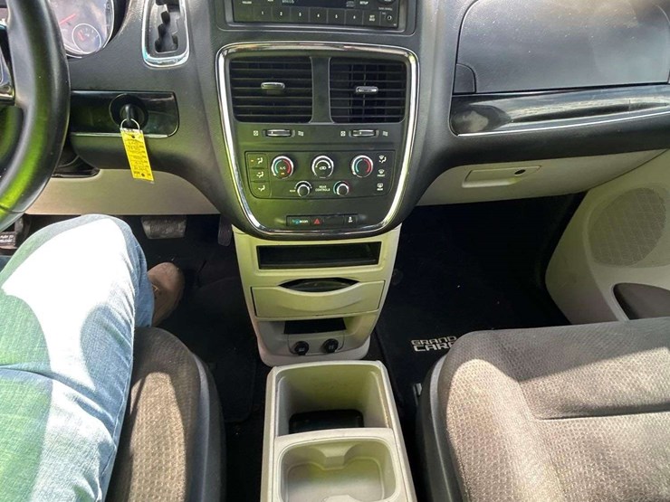 2016-dodge-grand-caravan-image-16