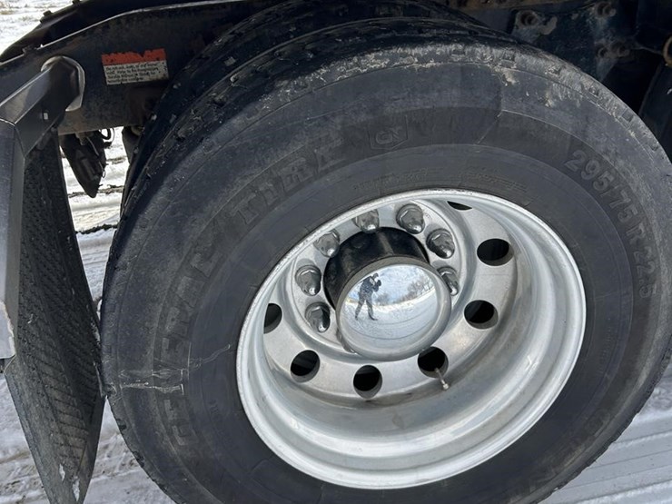 2006-freightliner-columbia-120-image-7