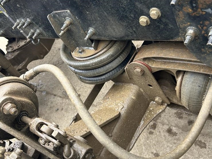 2017-mack-granite-gu713-image-56