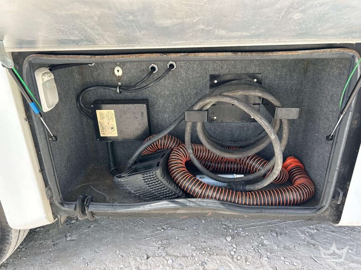 2001-freightliner-allegro-bus-class-a-motorhome-image-48