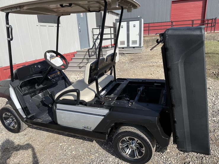 #65-•-2018-yamaha-2-seater-w/-dump-bed-cart---gas-image-12
