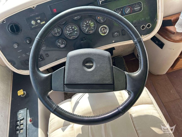 2001-freightliner-allegro-bus-class-a-motorhome-image-13