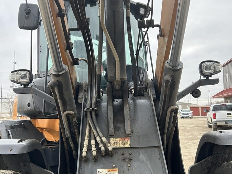 2019-case-721g-image-61