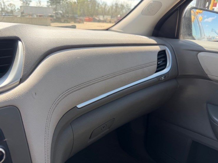 2016-chevrolet-traverse-image-43