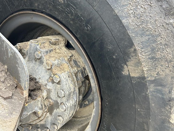 2019-case-721g-image-68