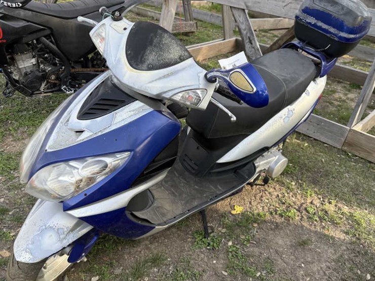 #46-•-2016-yongfu-yn150t-12-scooter-image-1