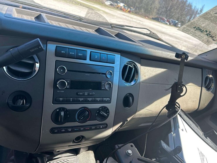 2012-ford-expedition-image-14