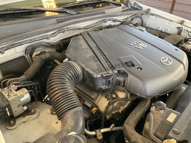 2005-toyota-tacoma-image-12