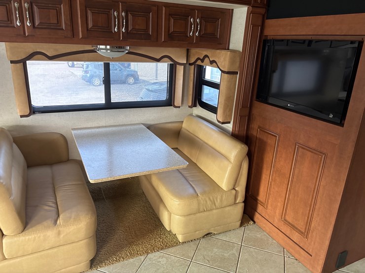 #1339-•-2011-fleetwood-36j-discovery-rv-/-motorhome-image-19