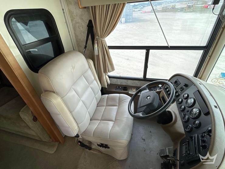 2005-freightliner-tropi-cal-t396-39ft.-class-a-motorhome-image-22