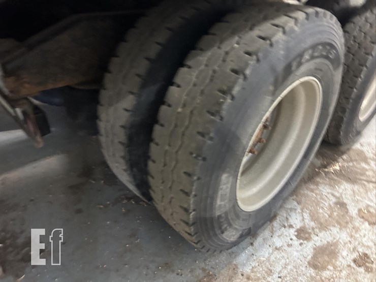 2015-peterbilt-579-image-4