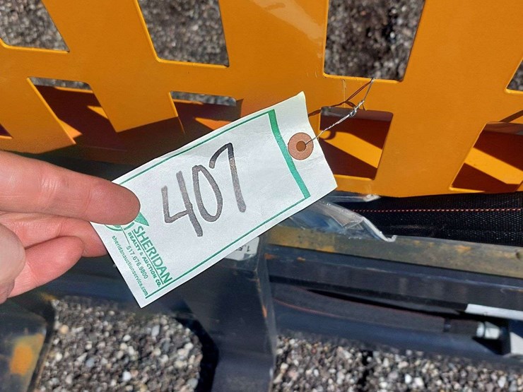 wolverine-skid-steer-hydraulic-adjustable-pallet-forks-image-8