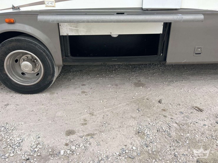 2006-ford-f53-landau-3645ds-36ft.-class-a-motorhome-image-32