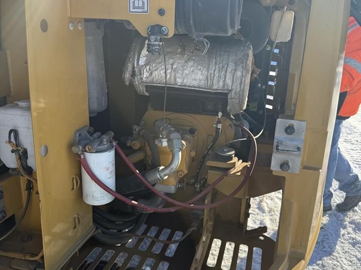 2017-caterpillar-305.5e2-image-7